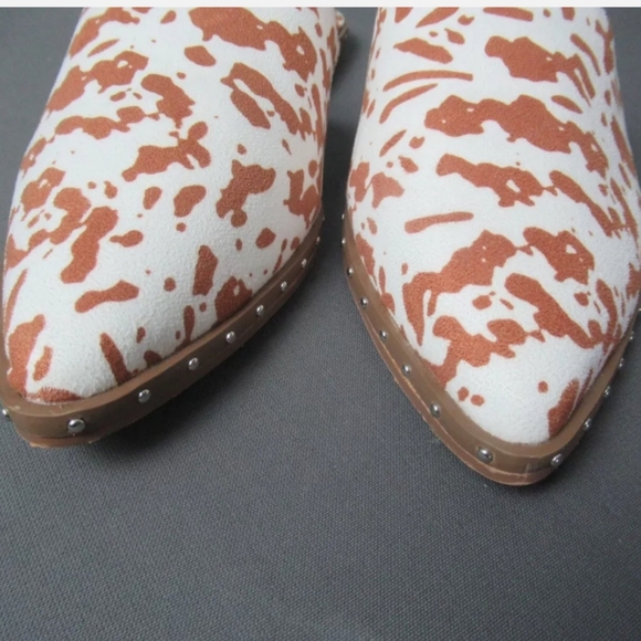 Women's CCocci Shoes - Monroe - Slip-on - Cow Print - Sz 11 - Cream & Brown - Picture 3 of 4